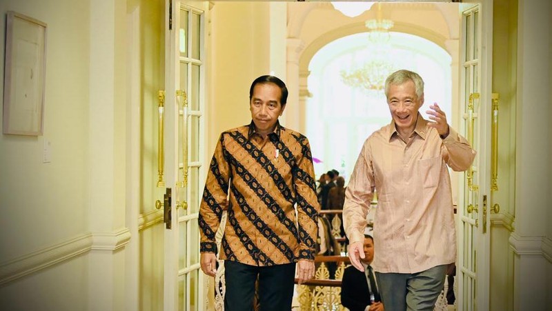 Presiden Joko Widodo tiba di Istana Kepresidenan Singapura, pada Kamis, 16 Maret 2023. Kedatangan Presiden Jokowi disambut langsung Perdana Menteri Singapura Lee Hsien Loong. (Laily Rachev - Biro Pers Sekretariat Presiden)