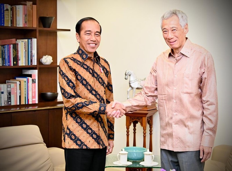 Presiden Joko Widodo tiba di Istana Kepresidenan Singapura, pada Kamis, 16 Maret 2023. Kedatangan Presiden Jokowi disambut langsung Perdana Menteri Singapura Lee Hsien Loong. (Laily Rachev - Biro Pers Sekretariat Presiden)