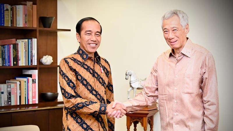 Presiden Joko Widodo tiba di Istana Kepresidenan Singapura, pada Kamis, 16 Maret 2023. Kedatangan Presiden Jokowi disambut langsung Perdana Menteri Singapura Lee Hsien Loong. (Laily Rachev - Biro Pers Sekretariat Presiden)