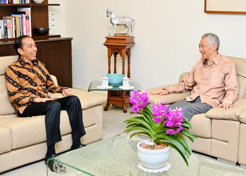Presiden Joko Widodo tiba di Istana Kepresidenan Singapura, pada Kamis, 16 Maret 2023. Kedatangan Presiden Jokowi disambut langsung Perdana Menteri Singapura Lee Hsien Loong. (Laily Rachev - Biro Pers Sekretariat Presiden)
