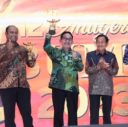Bos PTBA Sabet Penghargaan The Best CEO Strategic Orientation
