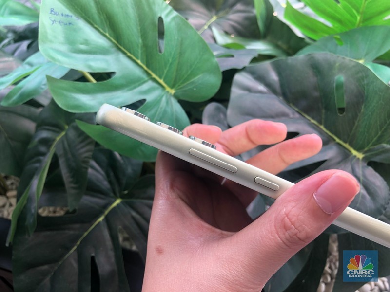 Samsung memperkenalkan Galaxy A54 di Indonesia, Kamis (16/3/2023). Samsung memperkenalkan Galaxy A54 di Indonesia, Kamis (16/3/2023). (CNBC Indonesia/Kartini Bohang)