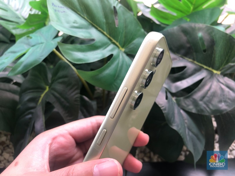 Samsung memperkenalkan Galaxy A54 di Indonesia, Kamis (16/3/2023). Samsung memperkenalkan Galaxy A54 di Indonesia, Kamis (16/3/2023). (CNBC Indonesia/Kartini Bohang)