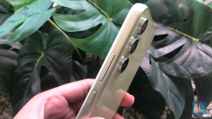 Samsung memperkenalkan Galaxy A54 di Indonesia, Kamis (16/3/2023). (CNBC Indonesia/Kartini Bohang)