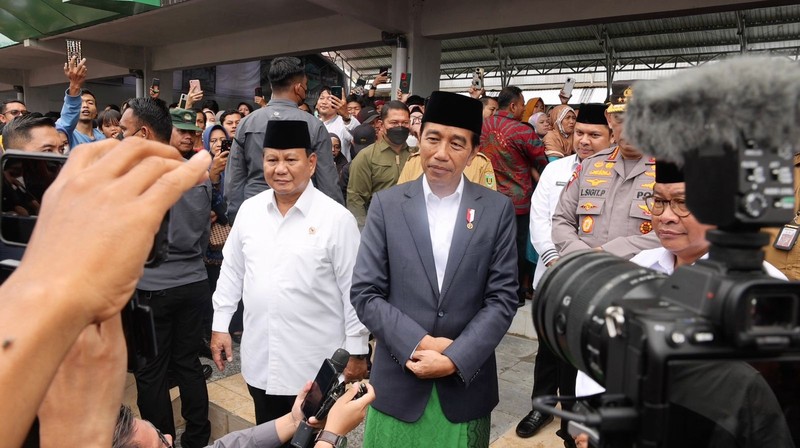 Menteri Pertahanan RI Prabowo Subianto mendampingi agenda Kunjungan Kerja Presiden RI Joko Widodo dalam acara Istighosah dan Doa Bersama Rabithat Melayu Banjar di Tabalong, Kalimantan Selatan, Jumat (17/03/2023). (Dok. Tim Media Prabowo Subianto)