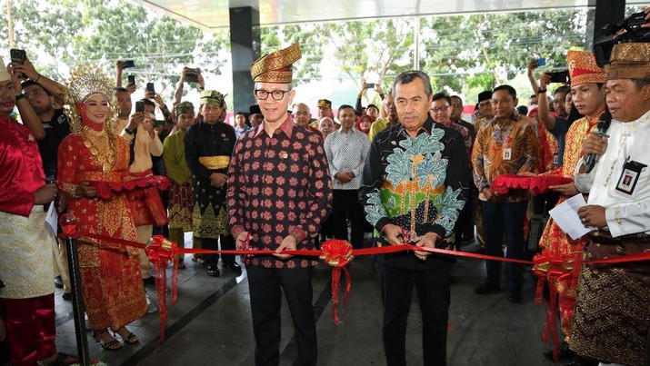 Otoritas Jasa Keuangan (OJK) Otoritas Jasa Keuangan (OJK)