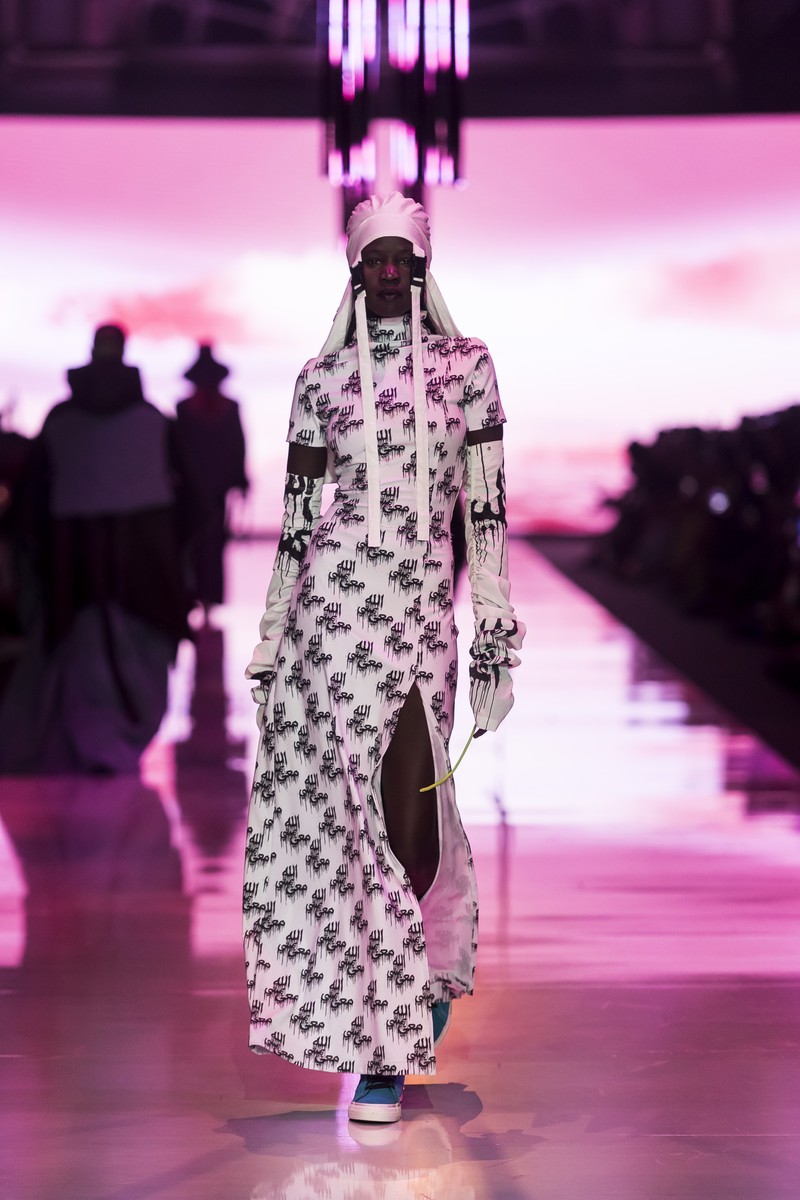 Seorang model memamerkan rancangan Not A Man's Dream selama Closing Runway di Melbourne Fashion Festival pada 11 Maret 2023 di Melbourne, Australia. Seorang model memamerkan rancangan Not A Man's Dream selama Closing Runway di Melbourne Fashion Festival pada 11 Maret 2023 di Melbourne, Australia. (Naomi Rahim/WireImage)