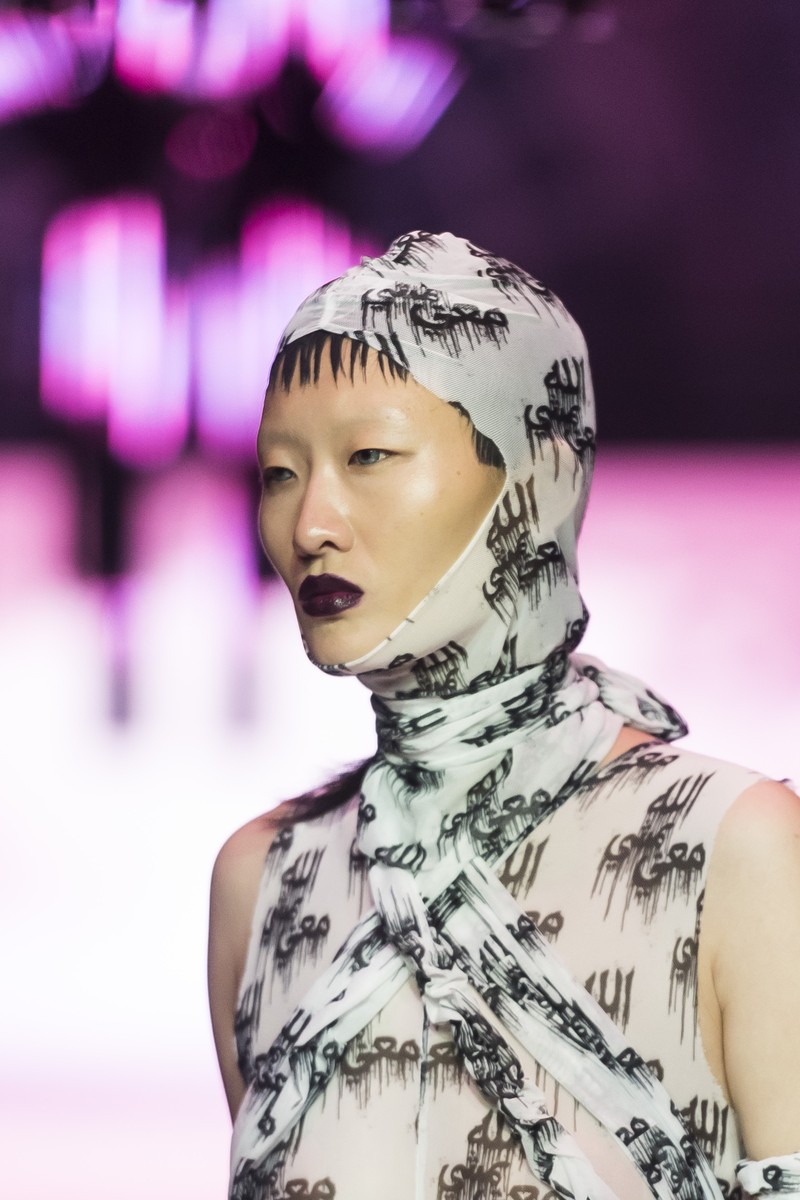 Seorang model memamerkan rancangan Not A Man's Dream selama Closing Runway di Melbourne Fashion Festival pada 11 Maret 2023 di Melbourne, Australia. Seorang model memamerkan rancangan Not A Man's Dream selama Closing Runway di Melbourne Fashion Festival pada 11 Maret 2023 di Melbourne, Australia. (Naomi Rahim/WireImage)
