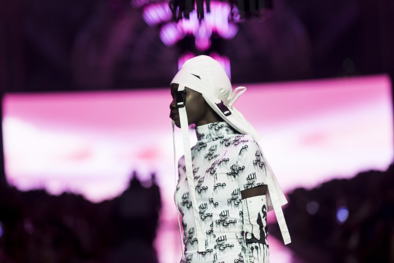 Seorang model memamerkan rancangan Not A Man's Dream selama Closing Runway di Melbourne Fashion Festival pada 11 Maret 2023 di Melbourne, Australia. Seorang model memamerkan rancangan Not A Man's Dream selama Closing Runway di Melbourne Fashion Festival pada 11 Maret 2023 di Melbourne, Australia. (Naomi Rahim/WireImage)