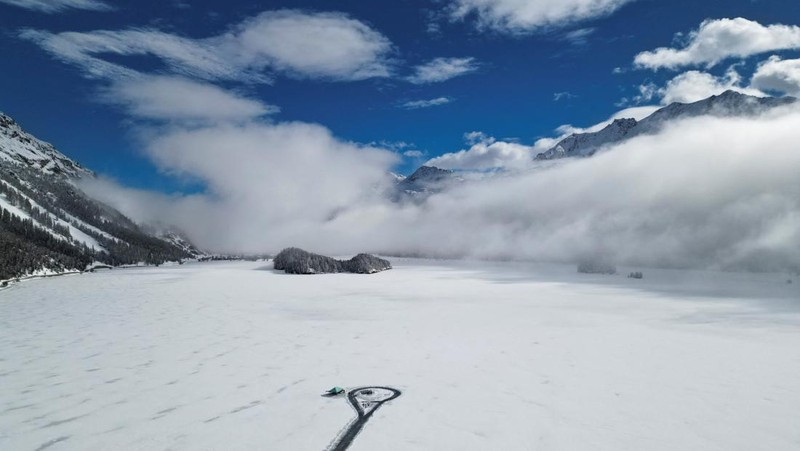 Czech freediver David Vencl dives to 52 metres under the ice of Lake Sils in one breath and wearing only a swimsuit in this picture taken from a video in Sils near St. Moritz, Switzerland March 14, 2023. David Vencl Organisation/Handout via REUTERS THIS IMAGE HAS BEEN SUPPLIED BY A THIRD PARTY. NO RESALES. NO ARCHIVES