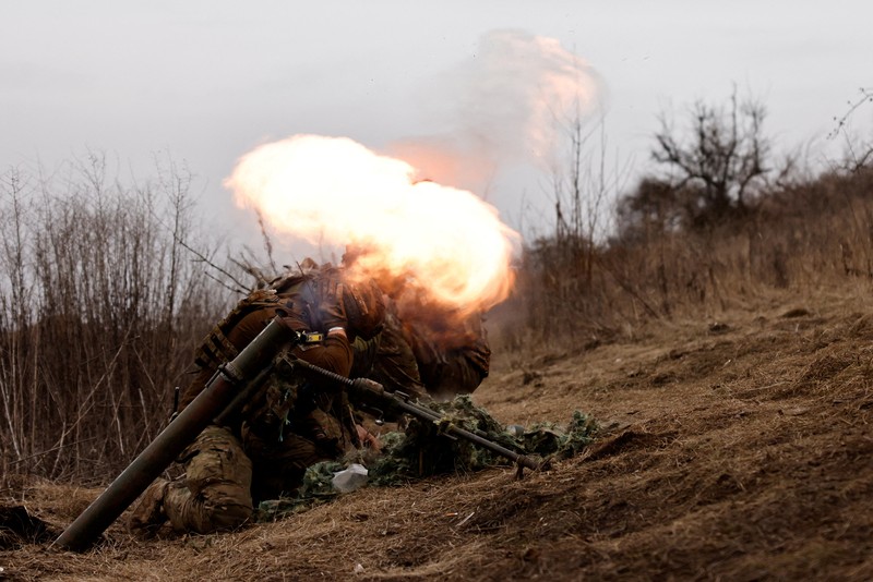 Ukrainian soldiers of the Paratroopers' of 80th brigade fire a mortar shell at a frontline position near Bakhmut, amid Russia's attack on Ukraine, in Donetsk region, Ukraine March 16, 2023. REUTERS/Violeta Santos Moura     TPX IMAGES OF THE DAY