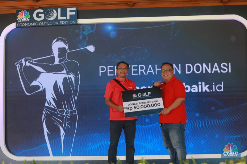 Masih menjadi salah satu rangkaian edisi Economic Outlook, CNBC Indonesia menggelar event golf bertajuk CNBC Indonesia Golf Economic Outlook Edition yang diselenggarakan pada Sabtu, (18/3) di Pondok Indah Golf. Masih menjadi salah satu rangkaian edisi Economic Outlook, CNBC Indonesia menggelar event golf bertajuk CNBC Indonesia Golf Economic Outlook Edition yang diselenggarakan pada Sabtu, (18/3) di Pondok Indah Golf. (CNBC Indonesia/Tri Susilo)