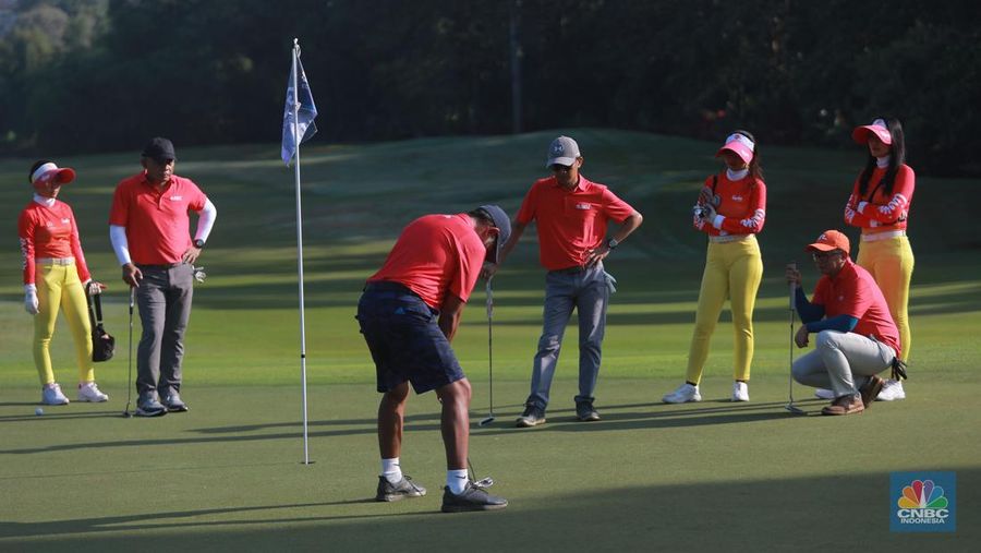 Masih menjadi salah satu rangkaian edisi Economic Outlook, CNBC Indonesia menggelar event golf bertajuk CNBC Indonesia Golf Economic Outlook Edition yang diselenggarakan pada Sabtu, (18/3) di Pondok Indah Golf. (CNBC Indonesia/ Muhammad Sabki)