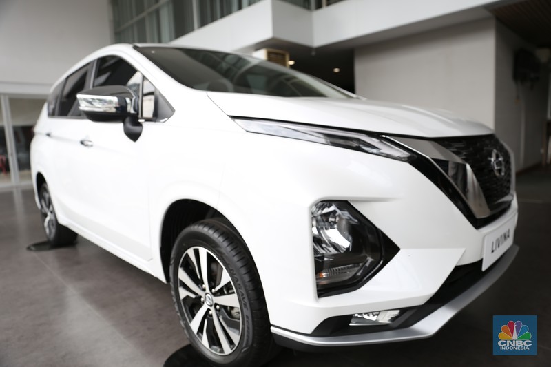 Penjualan mobil Nissan Livina kian menyusut pada salah satu showroom Nissan di Kawasan Kota Bekasi pada (18/3). Penjualan mobil Nissan Livina kian menyusut pada salah satu showroom Nissan di Kawasan Kota Bekasi pada (18/3). (CNBC Indonesia/Tias Budiarto)