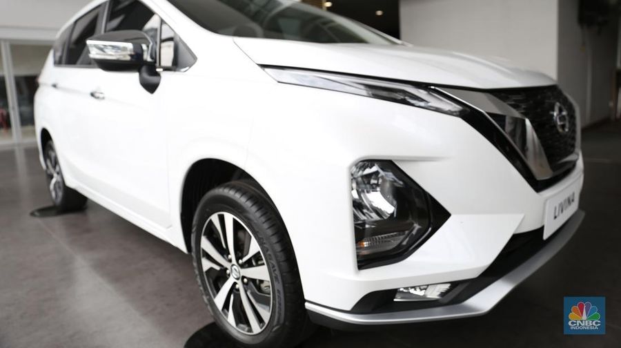 Penjualan mobil Nissan Livina kian menyusut pada salah satu showroom Nissan di Kawasan Kota Bekasi pada (18/3). (CNBC Indonesia/Tias Budiarto)