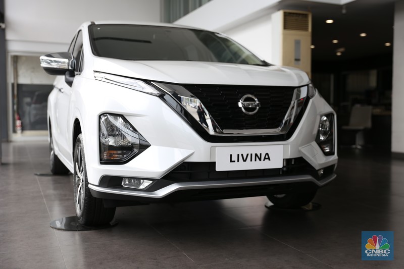 Penjualan mobil Nissan Livina kian menyusut pada salah satu showroom Nissan di Kawasan Kota Bekasi pada (18/3). Penjualan mobil Nissan Livina kian menyusut pada salah satu showroom Nissan di Kawasan Kota Bekasi pada (18/3). (CNBC Indonesia/Tias Budiarto)