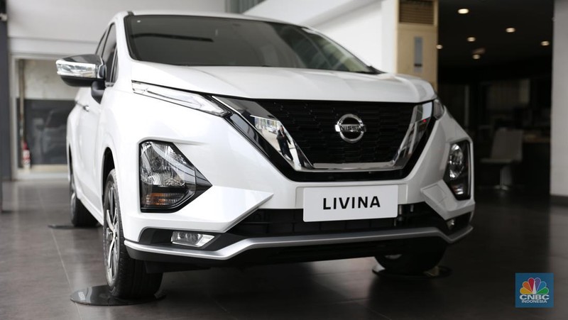 Penjualan mobil Nissan Livina kian menyusut pada salah satu showroom Nissan di Kawasan Kota Bekasi pada (18/3). (CNBC Indonesia/Tias Budiarto)