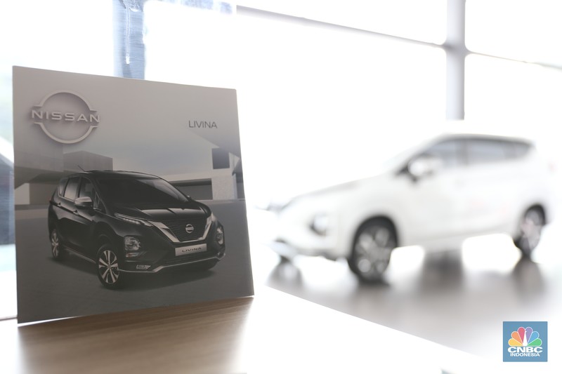 Penjualan mobil Nissan Livina kian menyusut pada salah satu showroom Nissan di Kawasan Kota Bekasi pada (18/3). Penjualan mobil Nissan Livina kian menyusut pada salah satu showroom Nissan di Kawasan Kota Bekasi pada (18/3). (CNBC Indonesia/Tias Budiarto)