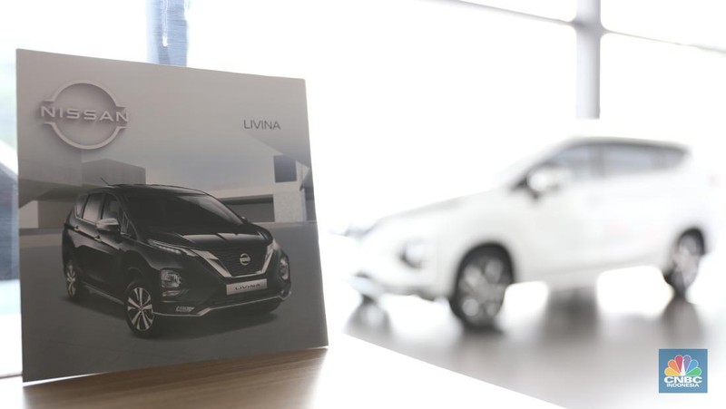 Penjualan mobil Nissan Livina kian menyusut pada salah satu showroom Nissan di Kawasan Kota Bekasi pada (18/3). (CNBC Indonesia/Tias Budiarto)