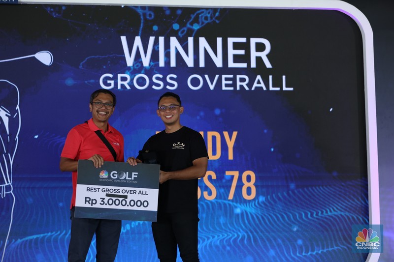 Masih menjadi salah satu rangkaian edisi Economic Outlook, CNBC Indonesia menggelar event golf bertajuk CNBC Indonesia Golf Economic Outlook Edition yang diselenggarakan pada Sabtu, (18/3) di Pondok Indah Golf. Masih menjadi salah satu rangkaian edisi Economic Outlook, CNBC Indonesia menggelar event golf bertajuk CNBC Indonesia Golf Economic Outlook Edition yang diselenggarakan pada Sabtu, (18/3) di Pondok Indah Golf. (CNBC Indonesia/Tri Susilo)