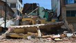 Gempa Guncang Ekuador, Mobil Gepeng Rumah Ambruk ke Laut