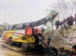 Mengerikan! Bus Ringsek dalam Kecelakaan Maut di Bangladesh