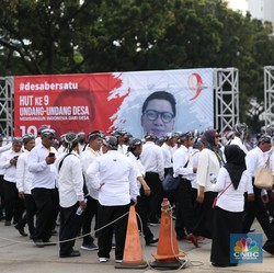 Potret Ribuan Kades Geruduk GBK Minta Dana Desa Naik 10%