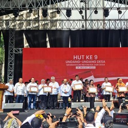 Bjb Raih Penghargaan Bank Peduli Perekonomian Masyarakat Desa