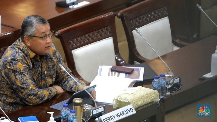 Fit and proper test Perry Warjiyo sebagai Calon Gubernur Bank Indonesia (BI) di Komisi XI DPR, Senin (20/3/2023). (CNBC Indonesia/Muhammad Sabki) Fit and proper test Perry Warjiyo sebagai Calon Gubernur Bank Indonesia (BI) di Komisi XI DPR, Senin (20/3/2023). (CNBC Indonesia/Muhammad Sabki)