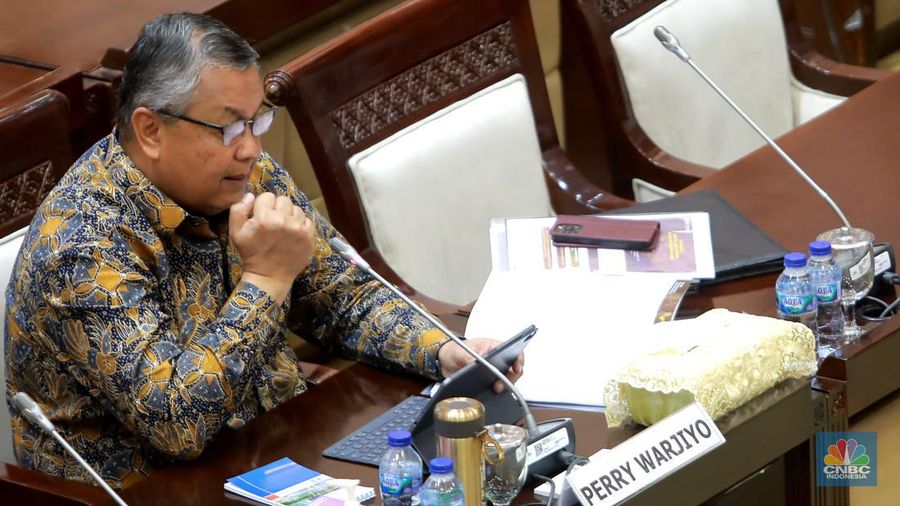 Fit and proper test Perry Warjiyo sebagai Calon Gubernur Bank Indonesia (BI) di Komisi XI DPR, Senin (20/3/2023). (CNBC Indonesia/Muhammad Sabki)