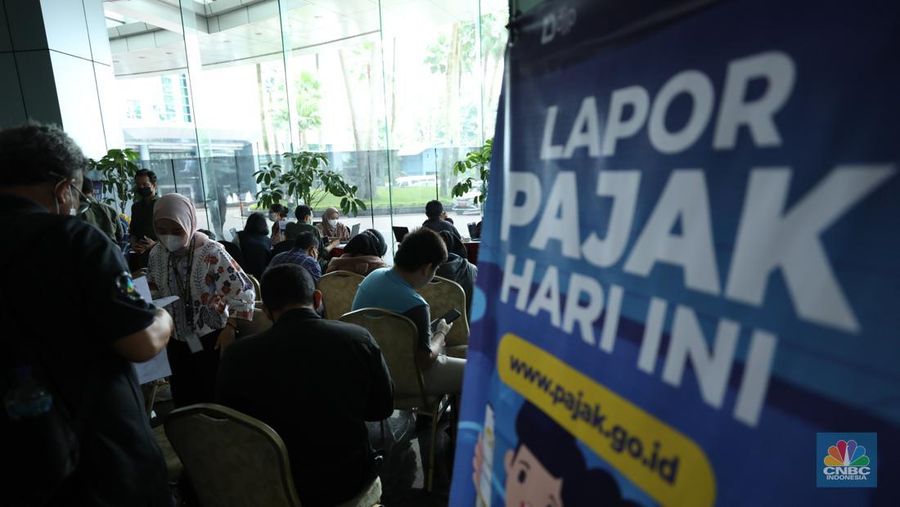 Kantor Wilayah Pajak Jakarta Selatan bekerjasama dengan Transmedia membuka layanan pelaporan SPT tahunan pajak di gedung Bank Mega (MBM), Kamis (16/3/2023). (վ/Tri Susilo)