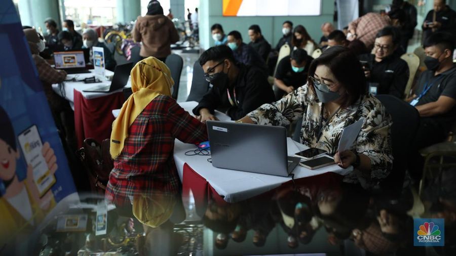 Kantor Wilayah Pajak Jakarta Selatan bekerjasama dengan Transmedia membuka layanan pelaporan SPT tahunan pajak di gedung Bank Mega (MBM), Kamis (16/3/2023). (CNBC Indonesia/Tri Susilo)