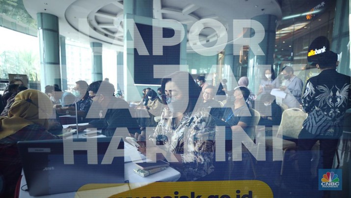 Kantor Wilayah Pajak Jakarta Selatan bekerjasama dengan Transmedia membuka layanan pelaporan SPT tahunan pajak di gedung Bank Mega (MBM), Kamis (16/3/2023). (CNBC Indonesia/Tri Susilo) Kantor Wilayah Pajak Jakarta Selatan bekerjasama dengan Transmedia membuka layanan pelaporan SPT tahunan pajak di gedung Bank Mega (MBM), Kamis (16/3/2023). (CNBC Indonesia/Tri Susilo)