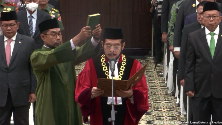 Ketua MK Anwar Usman dalam acara pengucapan sumpah Ketua dan Wakil Ketua MK Masa Jabatan 2023-2028,20/03/2023. (Tangkapan layar youtube Setpres RI)