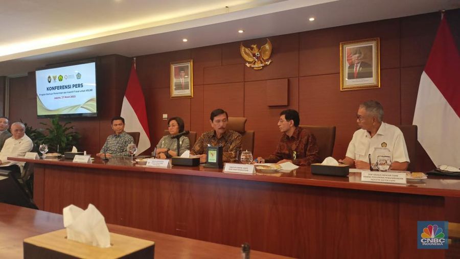 Konferensi Pers Program Bantuan Pemeirntah dan Insentif Fiskal untuk Kendaraan Bermotor Listrik Berbasis Baterai (KBLBB). (CNBC Indonesia/Ferry Sandi)