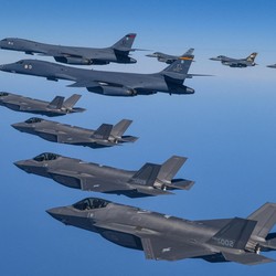 Alert! AS Kerahkan Jet Tempur ke Arab, Rusia Provokator