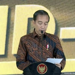 Jokowi: Kita Berdebat Berhari-hari Soal Lockdown atau Tidak!