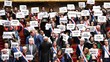 Prancis Chaos! Presiden Macron Aman dari Mosi Tidak Percaya