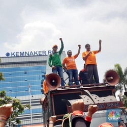 Buruh Geruduk Kantor Menaker, Minta Aturan Baru Ini Dicabut
