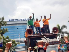Buruh Geruduk Kantor Menaker, Minta Aturan Baru Ini Dicabut