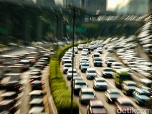 Jelang Long Weekend, Sejumlah Titik di Tol Jakarta dan Sekitarnya Macet