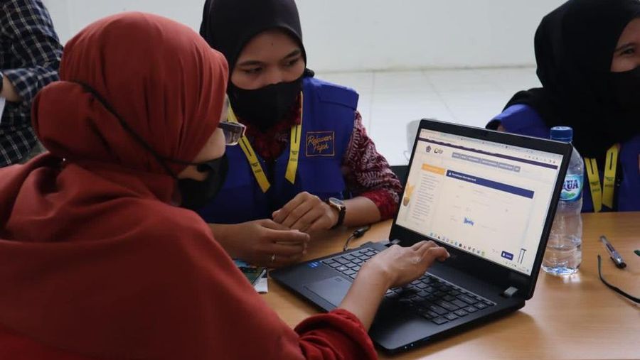 Masyarakat saat lapor SPT di Pojok Pajak. (Foto: Istimewa)