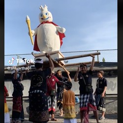 Viral Ogoh-Ogoh Mixue Ikut Pawai Jelang Nyepi di Bali
