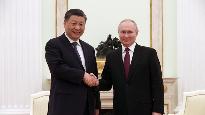 Presiden Rusia Vladimir Putin bertemu dengan Presiden China Xi Jinping di Kremlin di Moskow pada 20 Maret 2023. (SERGEI KARPUKHIN/SPUTNIK/AFP via Getty Images)