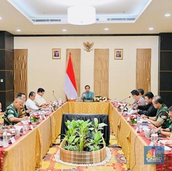 Jokowi ke TNI & Polri: Kawal Kebijakan & Kesejahteraan Papua