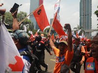 Ngeri! 100 Ribu Buruh Bakal Kepung Istana Jokowi, Ada Apa?