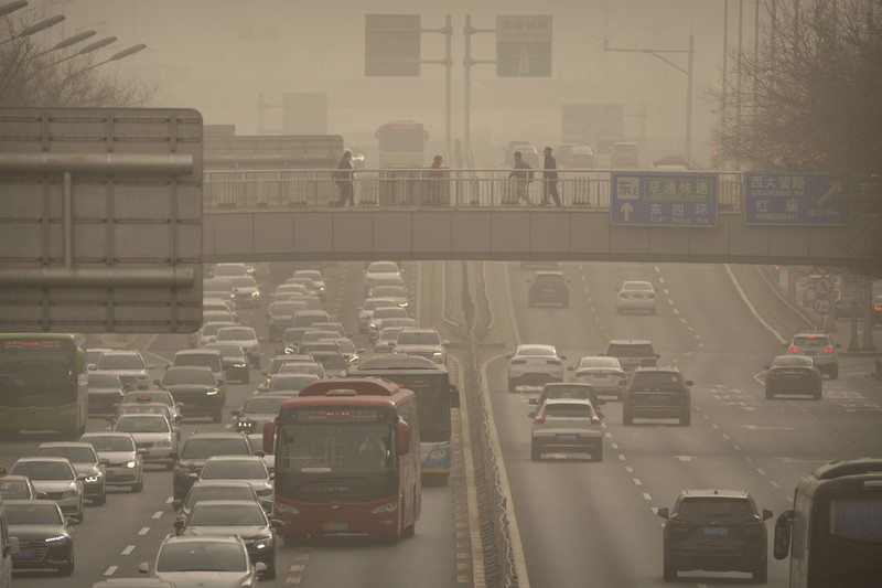 Badai pasir menyelimuti Beijing dan beberapa provinsi di China Utara. (AP/Ng Han Guan) Badai pasir menyelimuti Beijing dan beberapa provinsi di China Utara. (AP/Ng Han Guan)