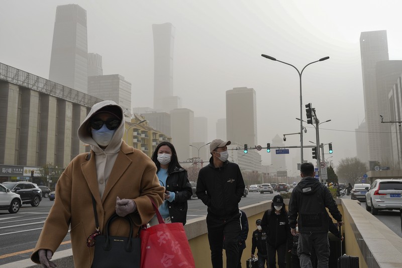 Badai pasir menyelimuti Beijing dan beberapa provinsi di China Utara. (AP/Ng Han Guan)