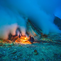 Turis China Tewas Jatuh ke Kawah Ijen, Sandiaga Uno Buka Suara