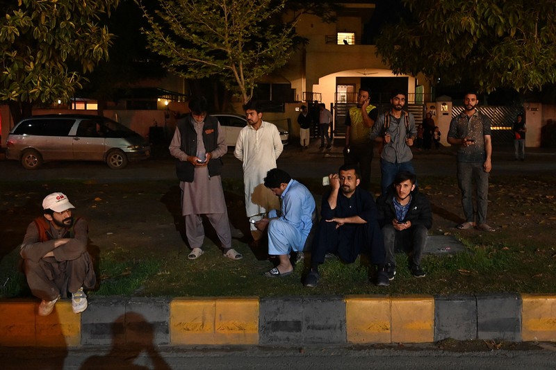 Gempa kuat menguncang Afghanistan bagian Timur, Selasa (21/3/2023) malam waktu setempat. (AP/Naveed Ali)